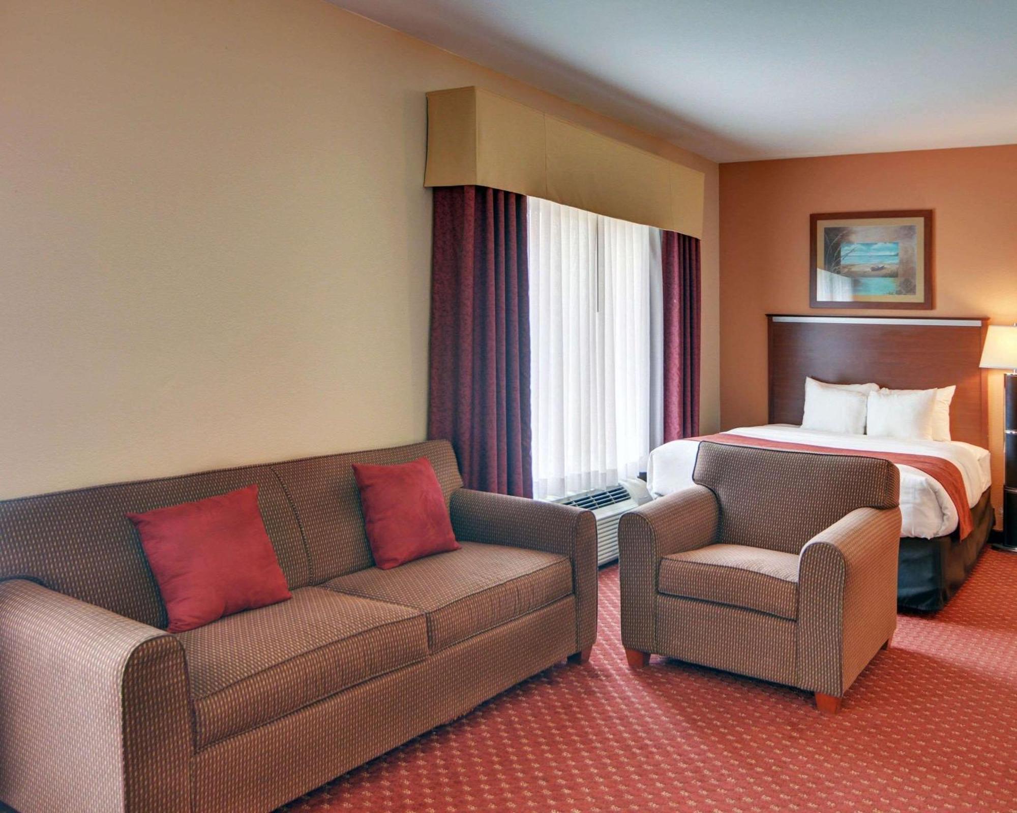 Hotel Quality Near Cedar Creek 3*