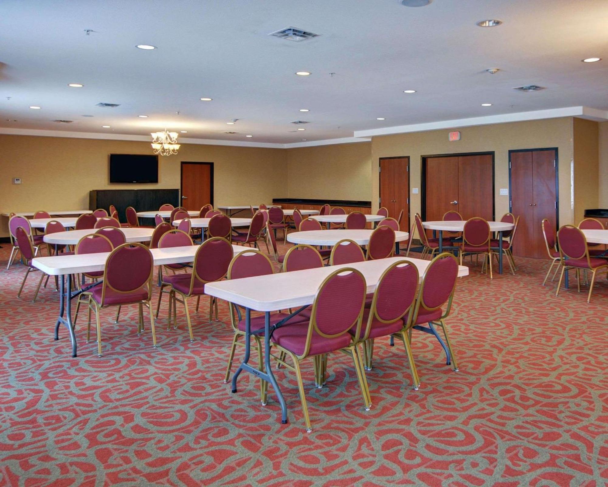 Hotel Quality Near Cedar Creek 3*