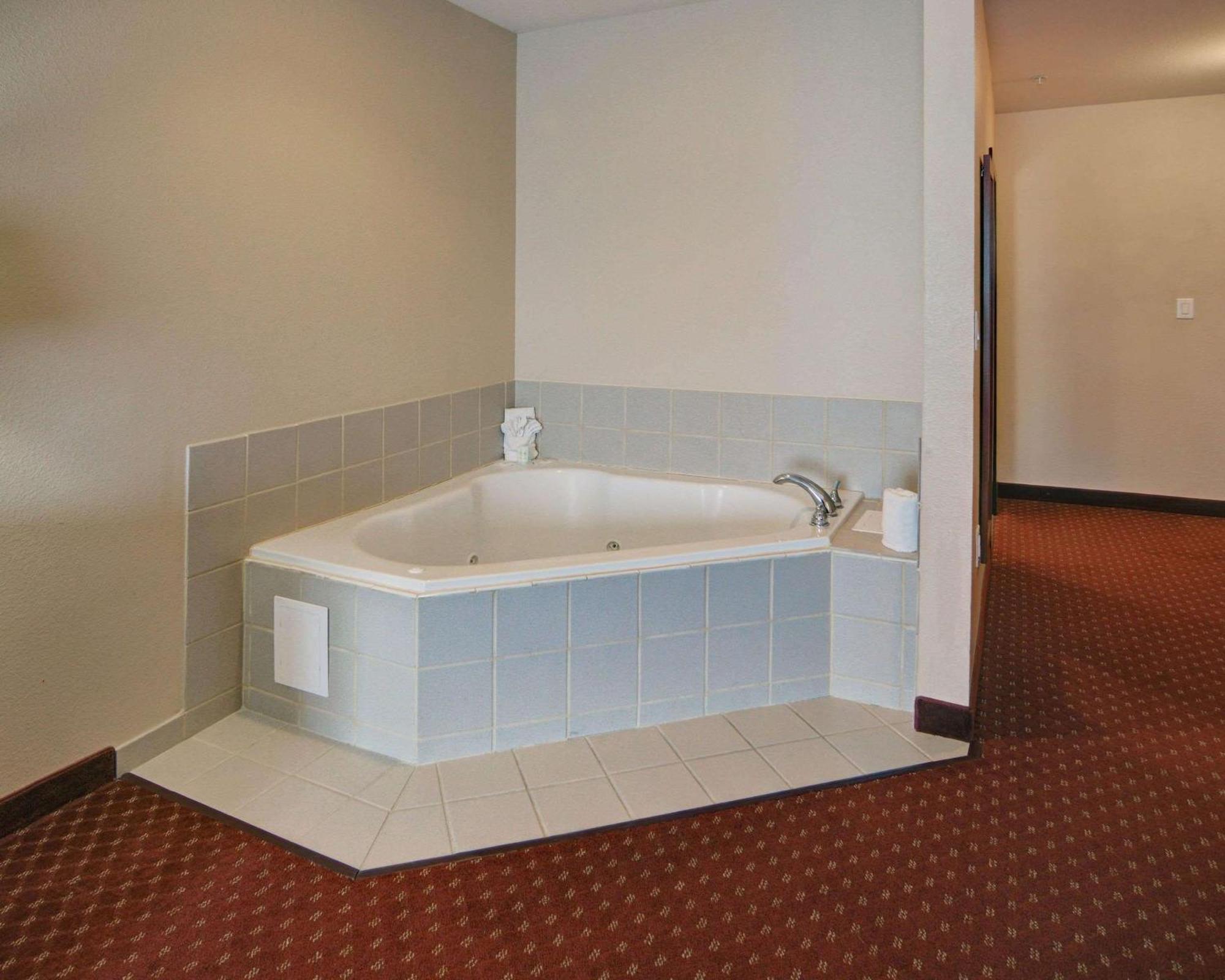Hotel Quality Near Cedar Creek