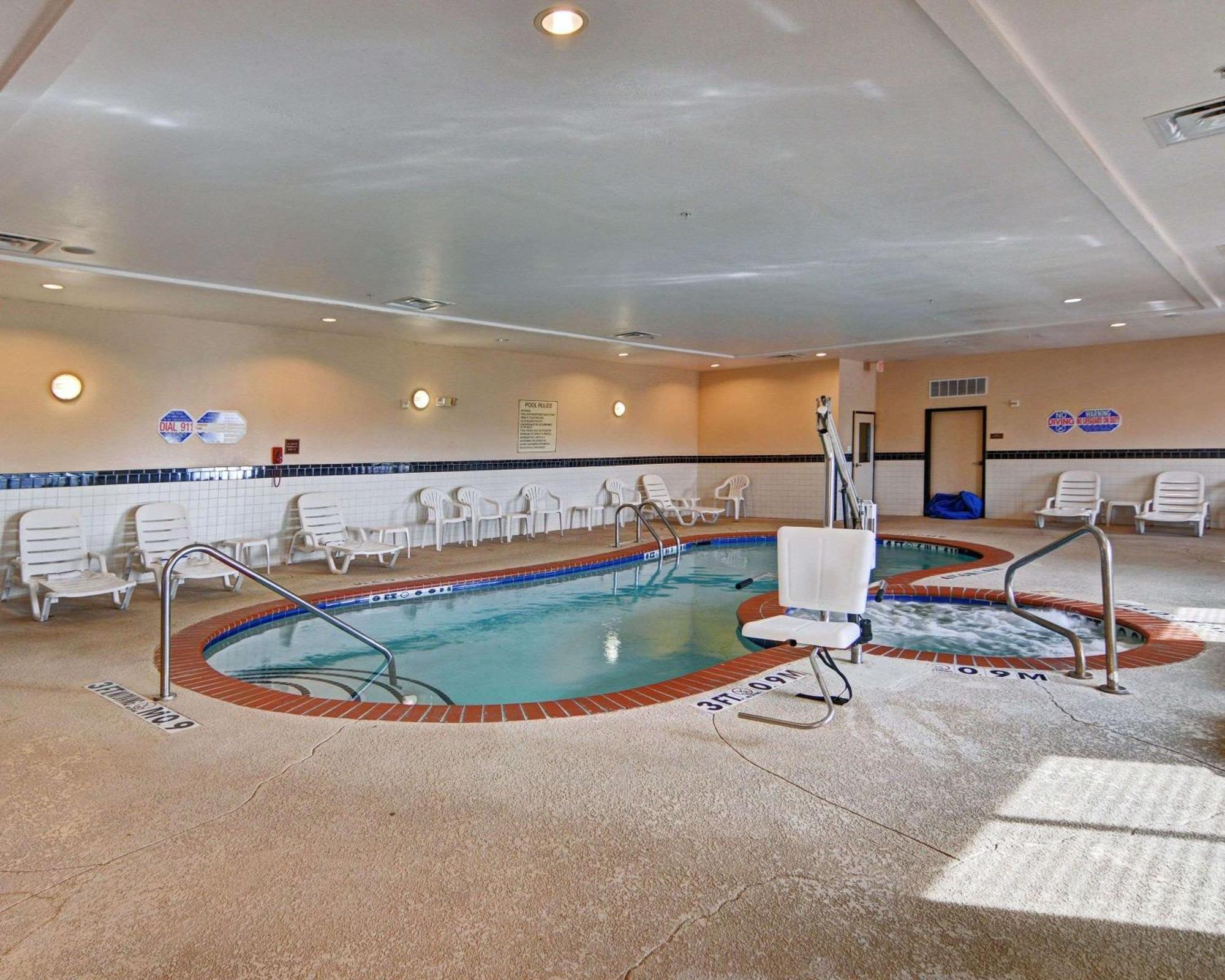 Quality Near Cedar Creek Hotel 3*